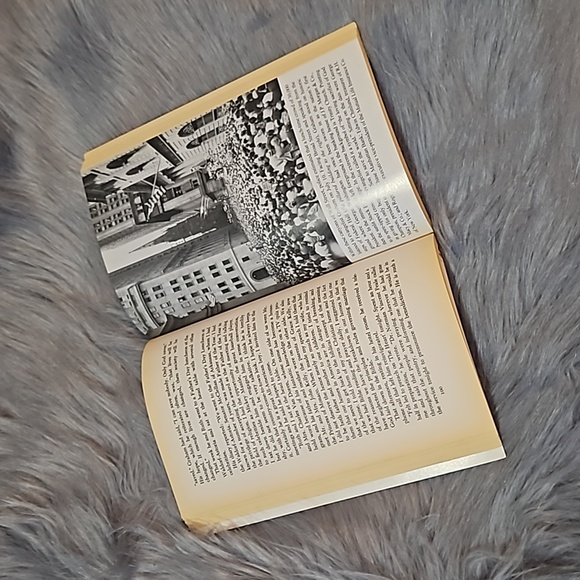 Billy Graham God in the Garden - Picture 9 of 11